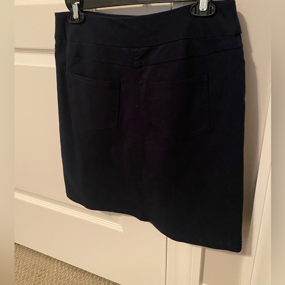 Slimsation 19” Skort in Navy - Picture 2 of 7